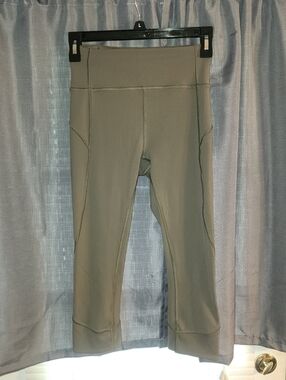 Lululemon Cropped Leggings - Olive Green
